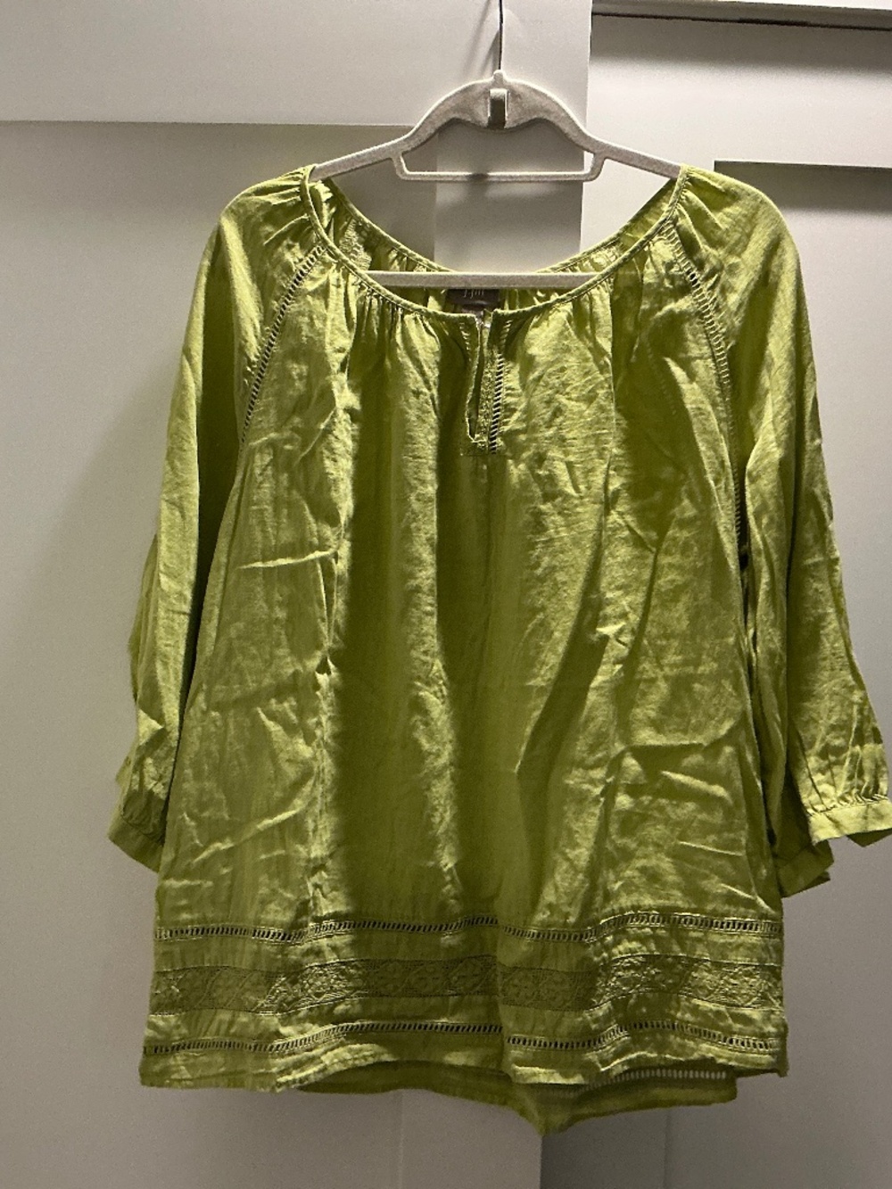 J. Jill Linen Popover Top Split Neck with Insertion Trim
